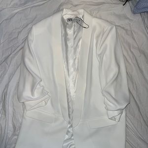 Beautiful white blazer with scrunched sleeves